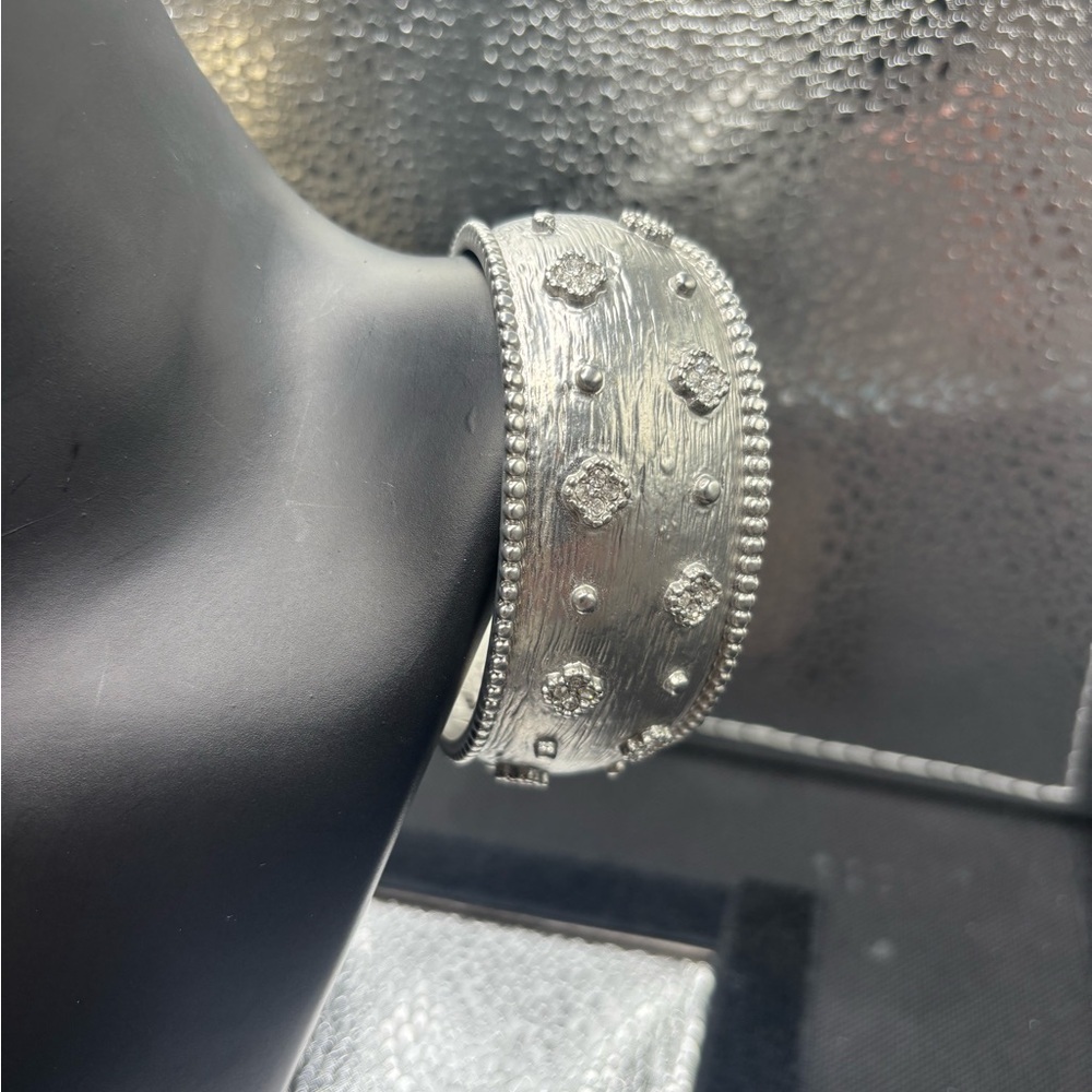 Elegant Silver Texture Cz Cuff